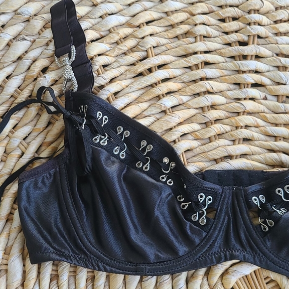 Black bra and skirt set - Picture 4 of 9